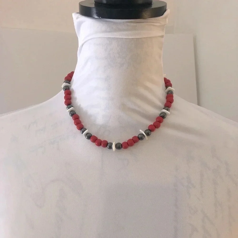 8 inch Unisex Tahitian style beaded‎ necklace black white and red colors.
